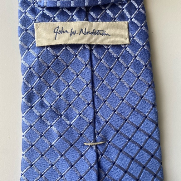 John W. Nordsrom 100% Woven Silk Tie - Picture 4 of 7